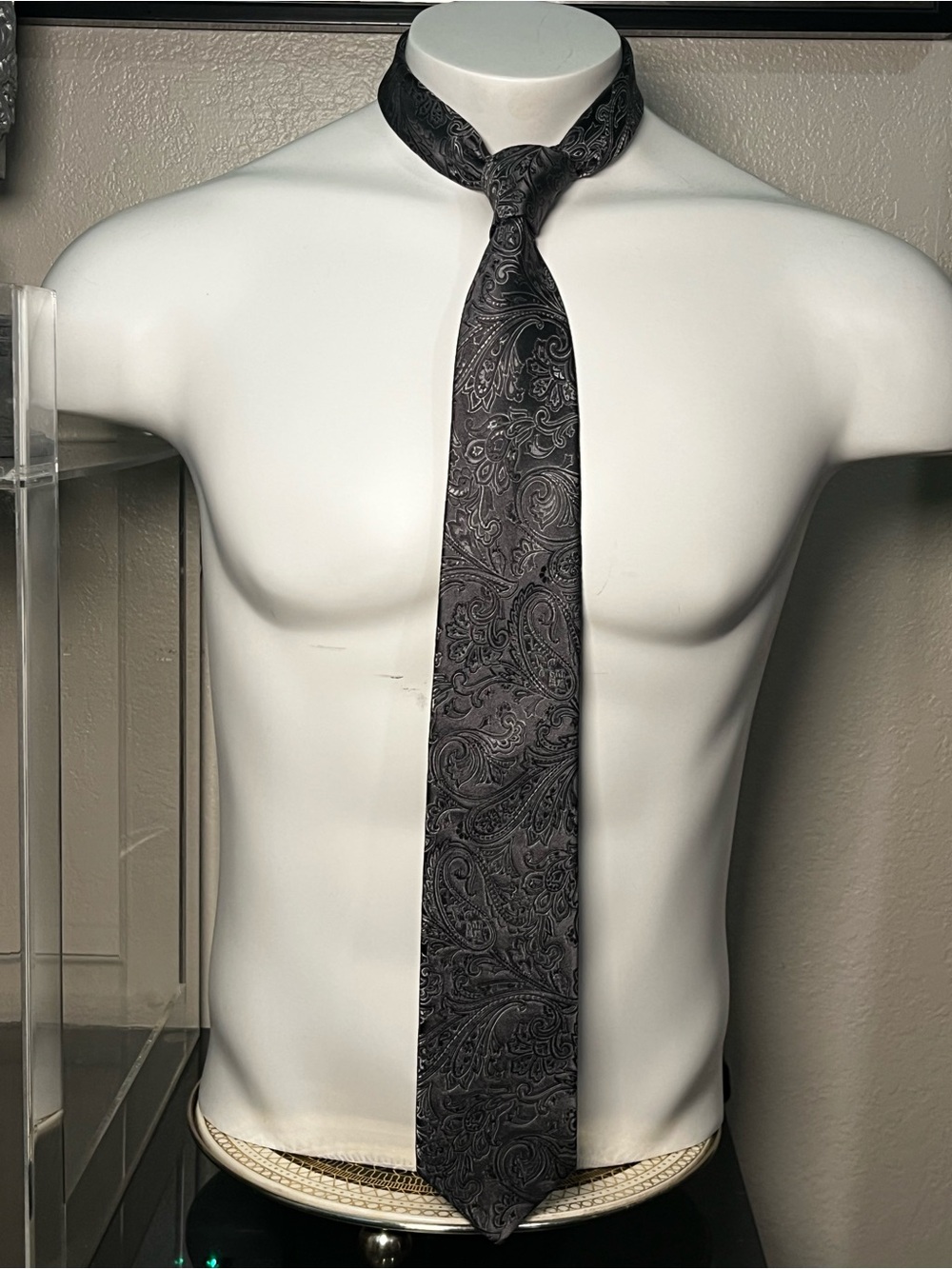 Men's Gray Silk Tie - Classic Formal Accessory
